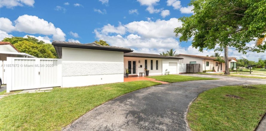 Casa en Miami, Florida 4 dormitorios, 152.64 m2 № 1881959