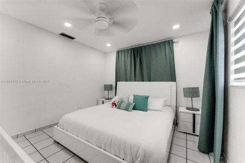 House in Miami, Florida 4 bedrooms, 152.64 sq.m. № 1881959 - photo 22