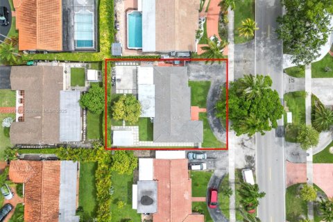 House in Miami, Florida 4 bedrooms, 152.64 sq.m. № 1881959 - photo 5