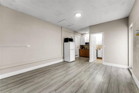 House in Miami, Florida 4 bedrooms, 152.64 sq.m. № 1881959 - photo 16