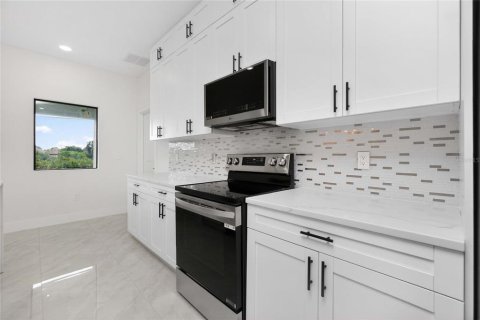 Villa ou maison à vendre à Port Charlotte, Floride: 4 chambres, 185.71 m2 № 2226836 - photo 17