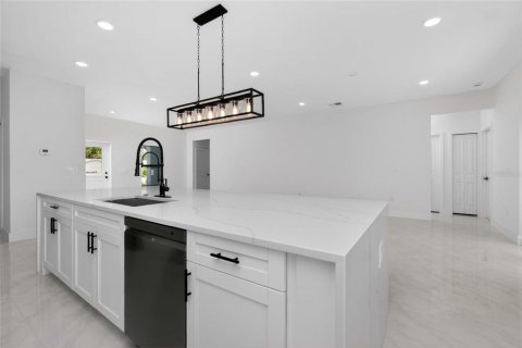 Villa ou maison à vendre à Port Charlotte, Floride: 4 chambres, 185.71 m2 № 2226836 - photo 21