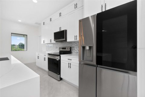 Villa ou maison à vendre à Port Charlotte, Floride: 4 chambres, 185.71 m2 № 2226836 - photo 14