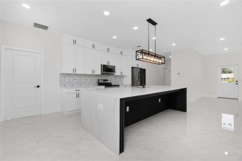 Villa ou maison à vendre à Port Charlotte, Floride: 4 chambres, 185.71 m2 № 2226836 - photo 11