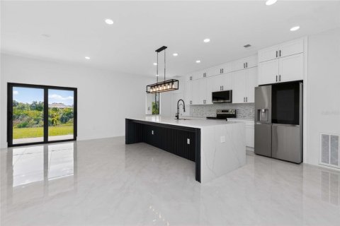 Villa ou maison à vendre à Port Charlotte, Floride: 4 chambres, 185.71 m2 № 2226836 - photo 8
