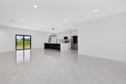 Villa ou maison à vendre à Port Charlotte, Floride: 4 chambres, 185.71 m2 № 2226836 - photo 7