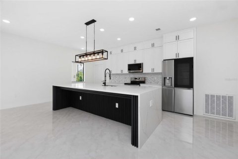 Villa ou maison à vendre à Port Charlotte, Floride: 4 chambres, 185.71 m2 № 2226836 - photo 10