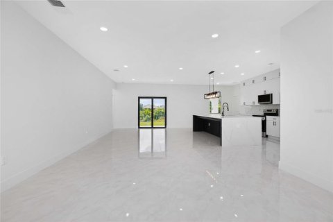 Villa ou maison à vendre à Port Charlotte, Floride: 4 chambres, 185.71 m2 № 2226836 - photo 15