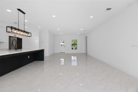 Villa ou maison à vendre à Port Charlotte, Floride: 4 chambres, 185.71 m2 № 2226836 - photo 23
