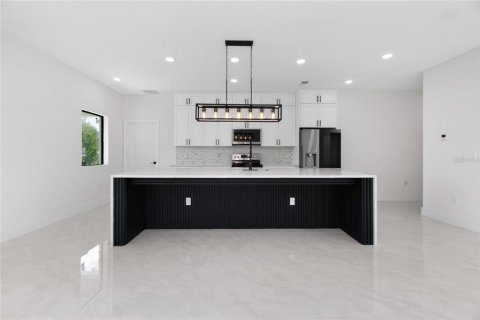 Villa ou maison à vendre à Port Charlotte, Floride: 4 chambres, 185.71 m2 № 2226836 - photo 9