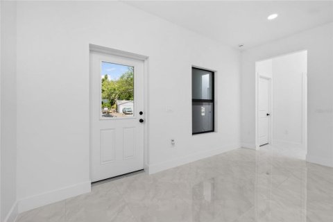 Villa ou maison à vendre à Port Charlotte, Floride: 4 chambres, 185.71 m2 № 2226836 - photo 6