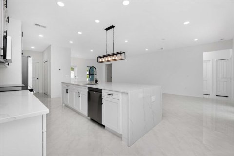 Villa ou maison à vendre à Port Charlotte, Floride: 4 chambres, 185.71 m2 № 2226836 - photo 12