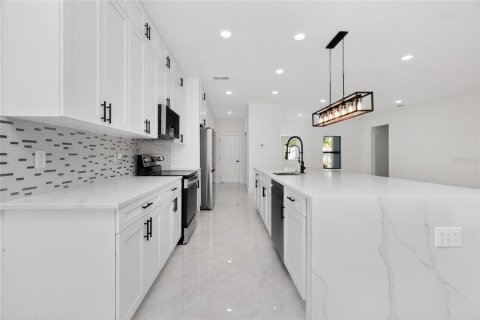 Villa ou maison à vendre à Port Charlotte, Floride: 4 chambres, 185.71 m2 № 2226836 - photo 18