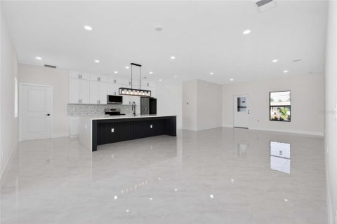 Villa ou maison à vendre à Port Charlotte, Floride: 4 chambres, 185.71 m2 № 2226836 - photo 24