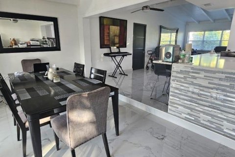 House in Fort Lauderdale, Florida 4 bedrooms, 133.41 sq.m. № 2001598 - photo 12
