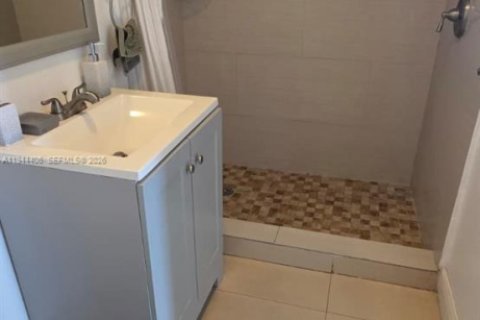 House in Fort Lauderdale, Florida 4 bedrooms, 133.41 sq.m. № 2001598