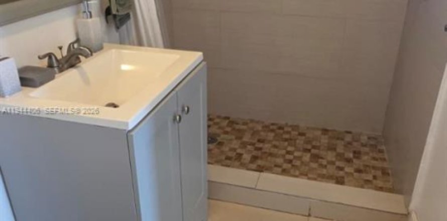 House in Fort Lauderdale, Florida 4 bedrooms, 133.41 sq.m. № 2001598