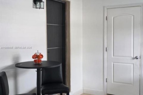 House in Fort Lauderdale, Florida 4 bedrooms, 133.41 sq.m. № 2001598 - photo 2