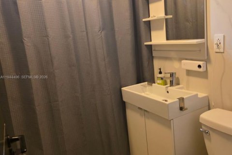 House in Fort Lauderdale, Florida 4 bedrooms, 133.41 sq.m. № 2001598 - photo 14