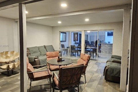 House in Fort Lauderdale, Florida 4 bedrooms, 133.41 sq.m. № 2001598 - photo 10