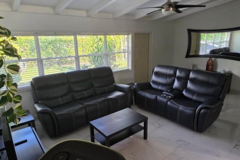 House in Fort Lauderdale, Florida 4 bedrooms, 133.41 sq.m. № 2001598 - photo 11