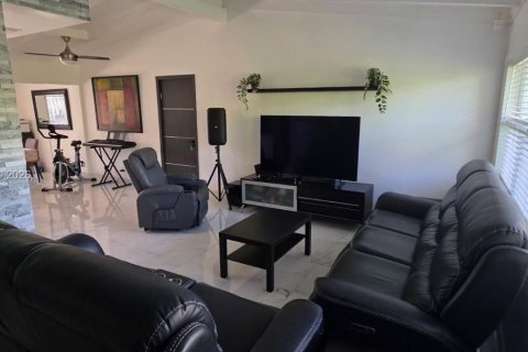 House in Fort Lauderdale, Florida 4 bedrooms, 133.41 sq.m. № 2001598 - photo 15