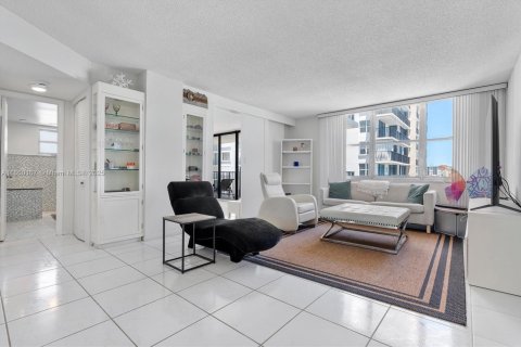 Condominio en venta en Hollywood, Florida, 2 dormitorios, 102.19 m2 № 1961577 - foto 3