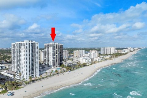 Condominio en venta en Hollywood, Florida, 2 dormitorios, 102.19 m2 № 1961577 - foto 1