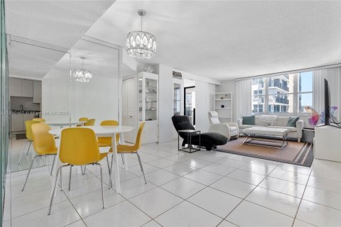 Condominio en venta en Hollywood, Florida, 2 dormitorios, 102.19 m2 № 1961577 - foto 4