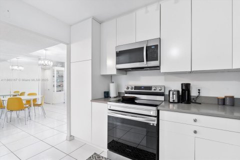 Condominio en venta en Hollywood, Florida, 2 dormitorios, 102.19 m2 № 1961577 - foto 6