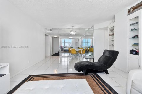 Condominio en venta en Hollywood, Florida, 2 dormitorios, 102.19 m2 № 1961577 - foto 9