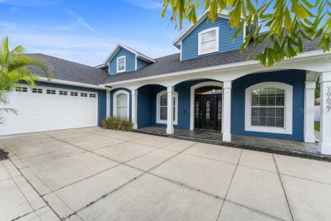 House in Eustis, Florida 5 bedrooms, 271.83 sq.m. № 1670849 - photo 7