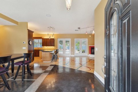 House in Eustis, Florida 5 bedrooms, 271.83 sq.m. № 1670849 - photo 9