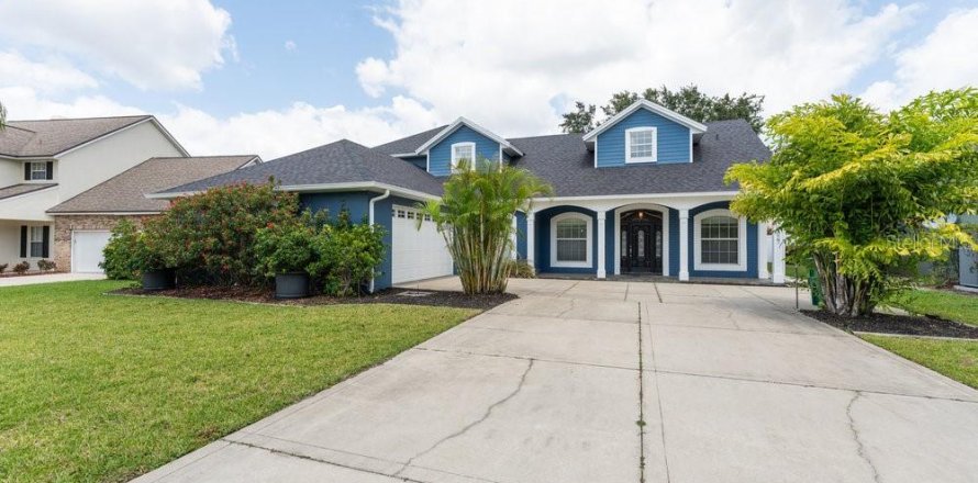 Casa en Eustis, Florida 5 dormitorios, 271.83 m2 № 1670849