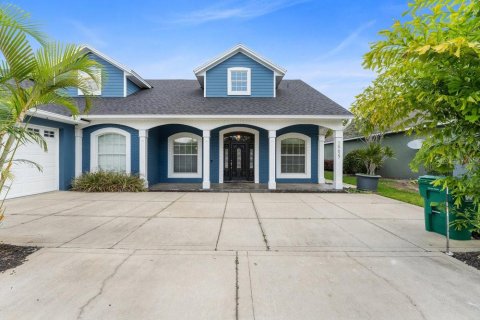 House in Eustis, Florida 5 bedrooms, 271.83 sq.m. № 1670849 - photo 6