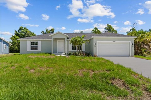 House in Port Charlotte, Florida 3 bedrooms, 149.85 sq.m. № 2118624
