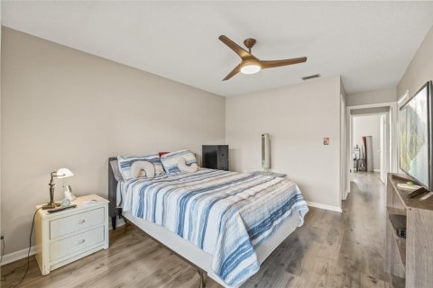 Condo in Tarpon Springs, Florida, 2 bedrooms  № 1837647 - photo 11