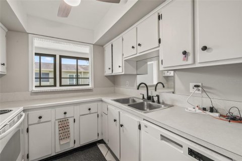 Condominio en venta en Tarpon Springs, Florida, 2 dormitorios, 91.04 m2 № 1837647 - foto 8