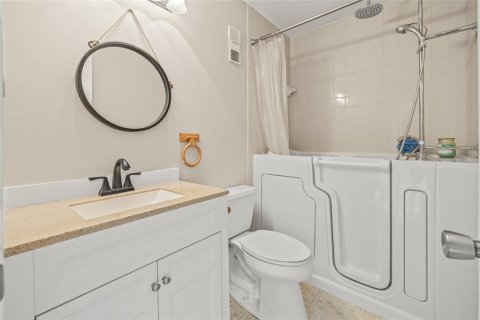 Condo in Tarpon Springs, Florida, 2 bedrooms  № 1837647 - photo 14