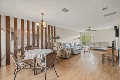 Condo in Tarpon Springs, Florida, 2 bedrooms  № 1837647 - photo 5