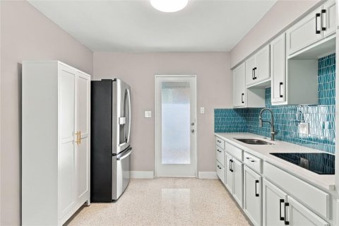 Appartement à louer à Saint Petersburg, Floride: 2 chambres, 74.32 m2 № 2386247 - photo 2