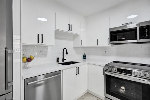 Copropriété à vendre à Hallandale Beach, Floride: 1 chambre, 89.65 m2 № 1999331 - photo 20