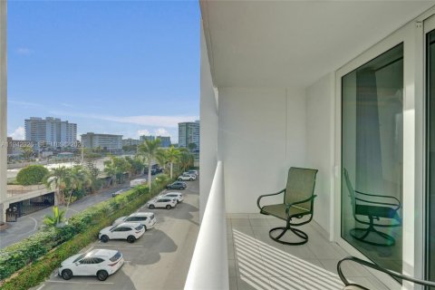 Copropriété à vendre à Hallandale Beach, Floride: 1 chambre, 89.65 m2 № 1999331 - photo 30