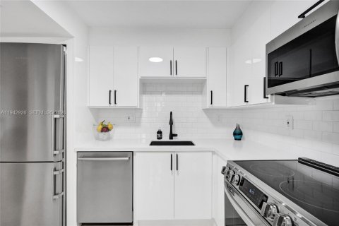 Copropriété à vendre à Hallandale Beach, Floride: 1 chambre, 89.65 m2 № 1999331 - photo 22