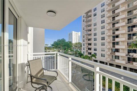 Copropriété à vendre à Hallandale Beach, Floride: 1 chambre, 89.65 m2 № 1999331 - photo 26