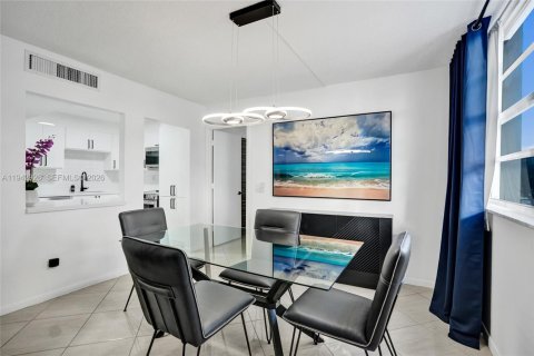 Copropriété à vendre à Hallandale Beach, Floride: 1 chambre, 89.65 m2 № 1999331 - photo 11