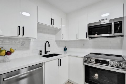 Copropriété à vendre à Hallandale Beach, Floride: 1 chambre, 89.65 m2 № 1999331 - photo 2