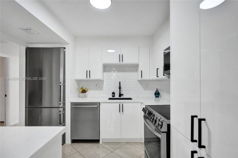 Copropriété à vendre à Hallandale Beach, Floride: 1 chambre, 89.65 m2 № 1999331 - photo 15