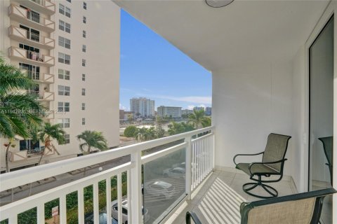 Copropriété à vendre à Hallandale Beach, Floride: 1 chambre, 89.65 m2 № 1999331 - photo 29