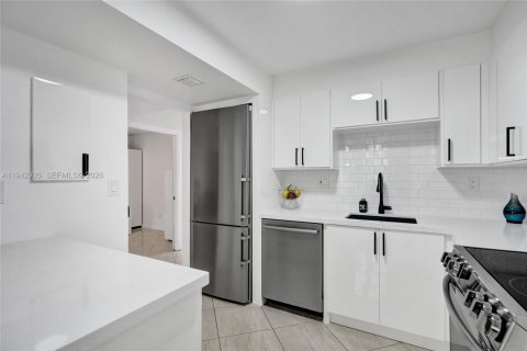 Copropriété à vendre à Hallandale Beach, Floride: 1 chambre, 89.65 m2 № 1999331 - photo 16